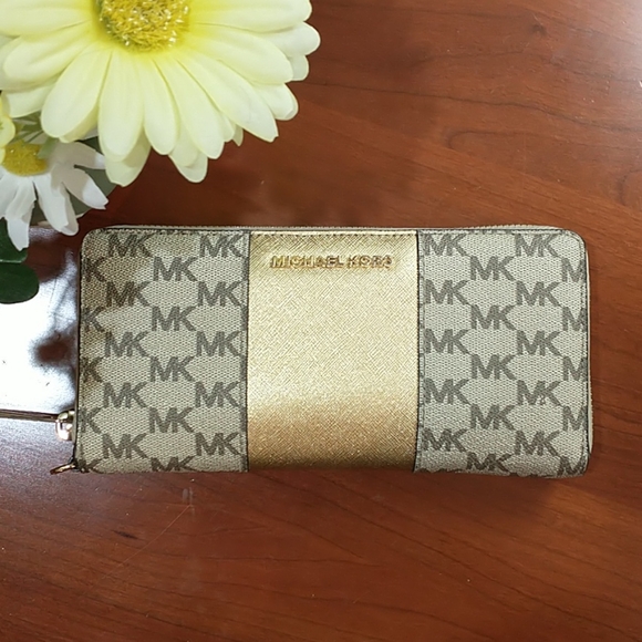 Michael Kors Signature Wallet - Picture 1 of 11